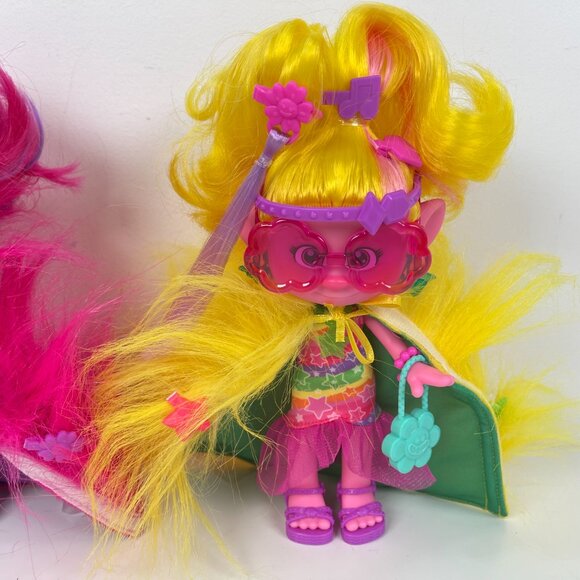 Trolls Band Together Fashion Doll, Hairsational Reveals Queen Poppy and Viva - Picture 3 of 13